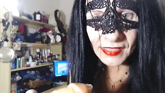 Kocamın arkadaşı beni takılıyor ve eşim beni filme alırken her yerim sikişiyor