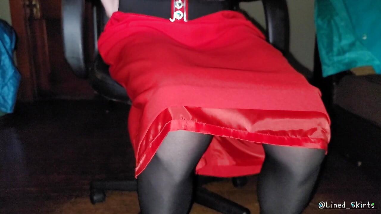 Falda de oficina forrada roja