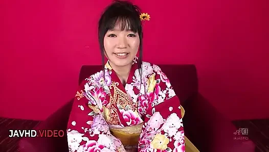 Chiharu'nun şehvetli kimono üçlü seksinde ateşli sakso ve ateşli dölleme finali