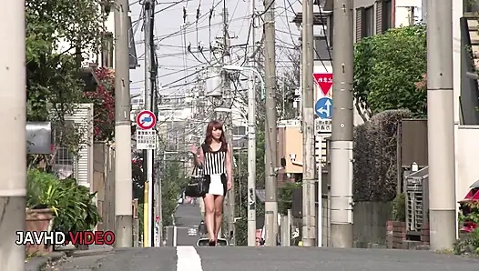 Anna lagi asik fingering memeknya yang berujung crot di dalam sambil nyepong kontol penuh gairah