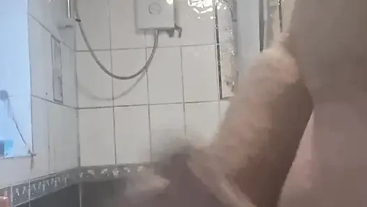 Banyo zamanı mastürbasyonu