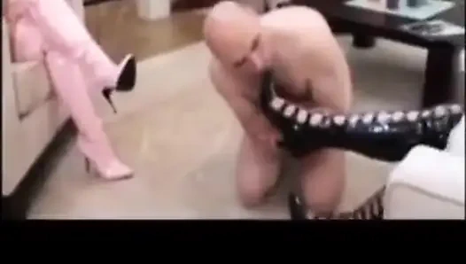 Bootslave muss sauber machen, schwarze und rosa stiefel der damen!