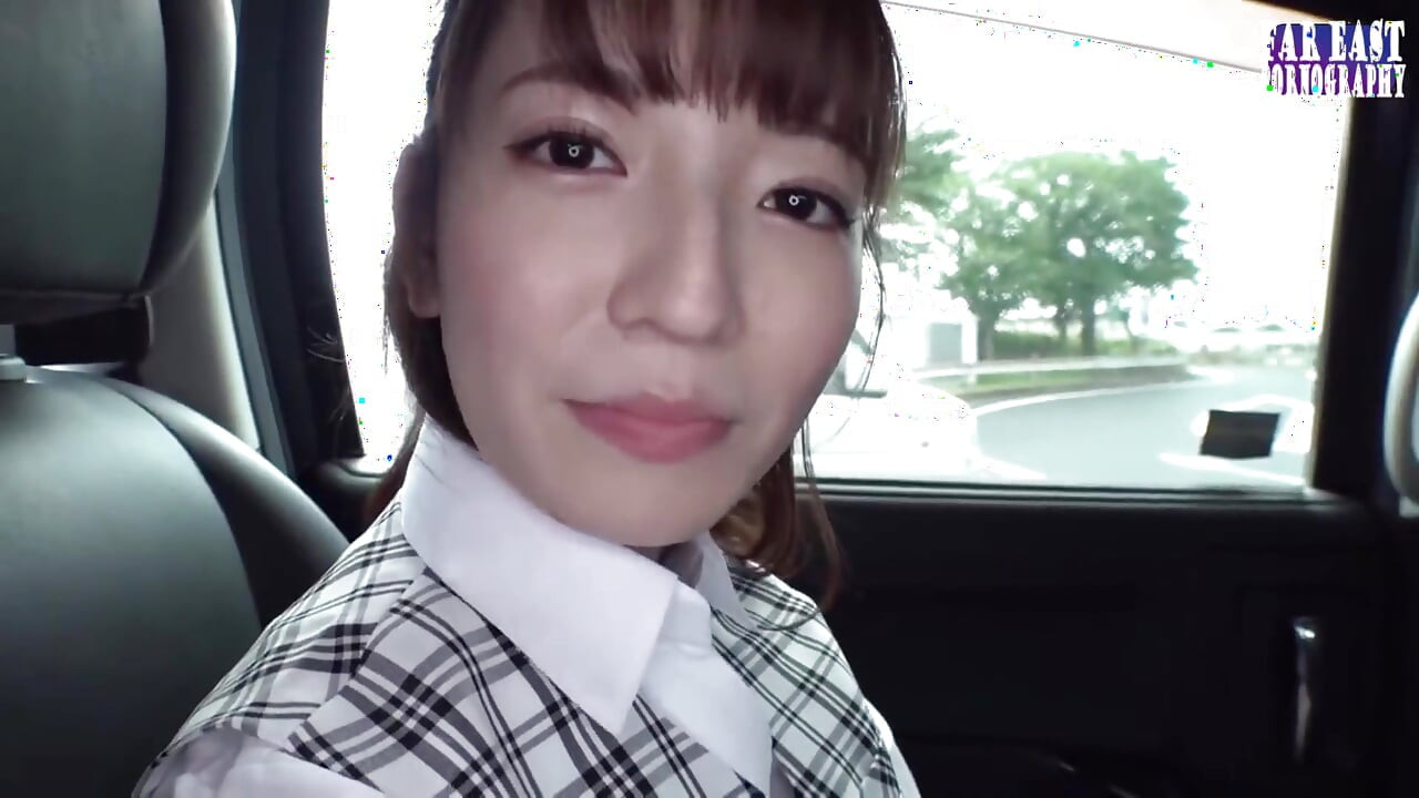 Poupée comme un béat avec une taquine pâle à gros nichons lors d’un rendez-vous de maquillage ludique exposé, partie 1