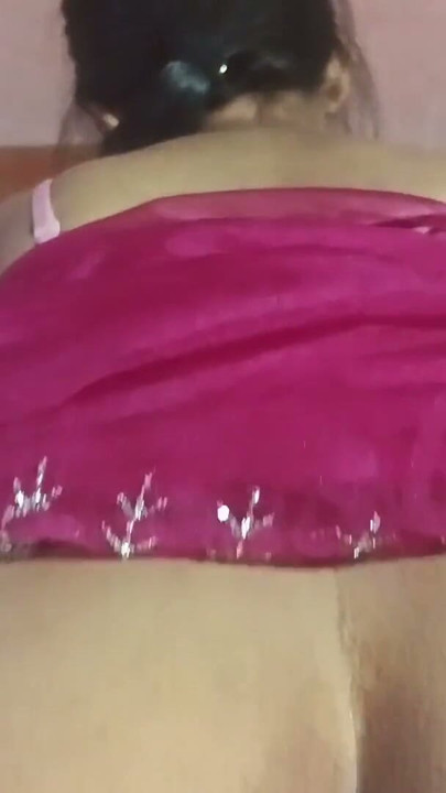 好色的裘莉第一次和繼兄在一起 | 短片 1
