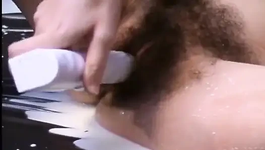 Sesi fetish gadis mungil jerman dengan memek berbulu