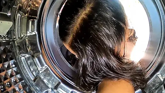 Ich bin in der waschmaschine stecken geblieben, mein schwarzer schwanz stiefsohn nutzte mich aus und fickte