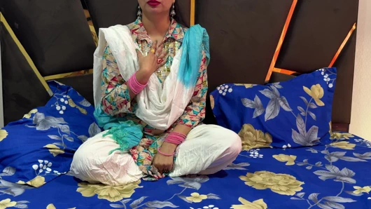 Volles video Devar Bhabhi flirt Bhabhi will schwanger mit devar echtem orgasmus beim harten ficken in Hindi-audio