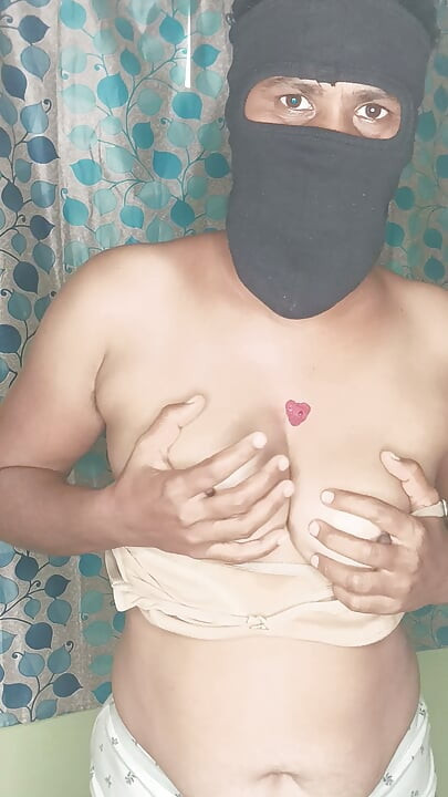 Cute indian house wife showing her cleavage