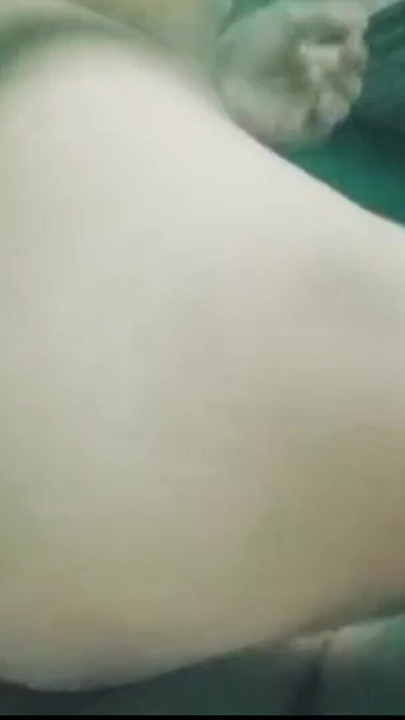 Desi girl presses her kuche dabate hui pakdi | Clip 2