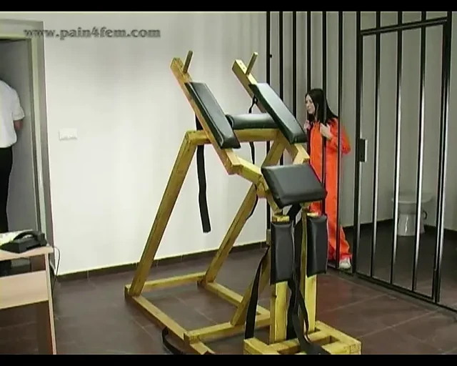 Katiegold Spanking Machine - Ass Whipping