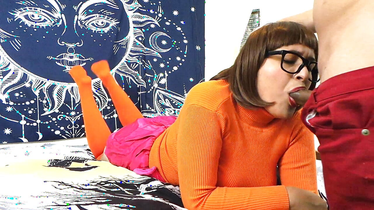Velma suge un străin