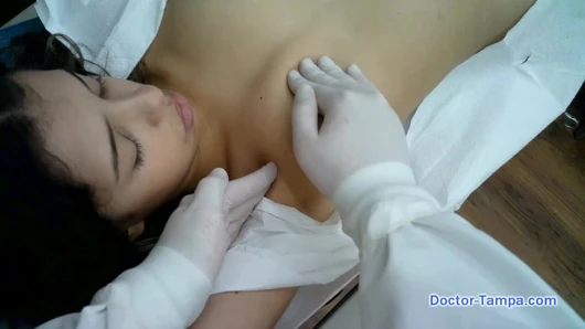 Menjadi dokter tampa, kejutkan tetangga imut campuranmu aria nicole saat kamu melakukan ujian gyno pertamanya di doctor-tampacom!