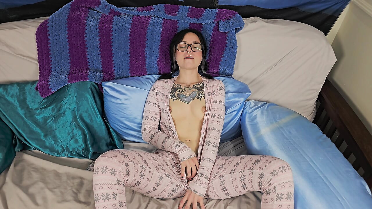 Making Myself Cum For Daddy