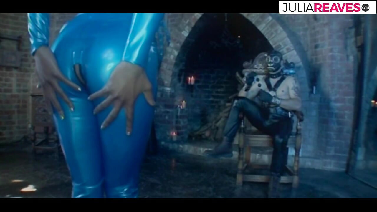 Isteri saya bermain dengan zakar saya di bangsal basement kami