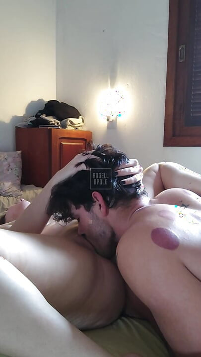 Sání růžové kundičky mé nevlastní sestry, dokud se nevystříká a sténá pěkně část 2