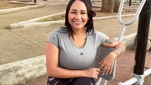 Незнакомец На Улице Даёт Мне Счета В Обмен На Мою Сочную Киску