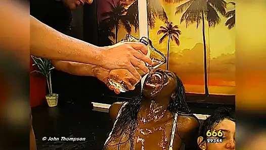 Ggg - Islak Işeyen Grup Seks Partisi Sürtükler Emiyor Ve Sert Sikişiyor