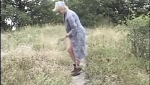 Старые и молодые, огромная оргия-вечеринка с трахом милфы (Полный оригинальный фильм.)