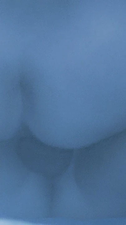 我妻子和我们的公牛的另一个晚上