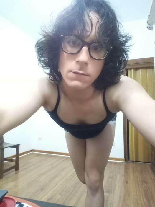 Nuovo travestito femminuccia Lara White con giocattolo anale, dildo, culo spalancato, culo scopato con un grosso dildo. femboy, trans, trans.