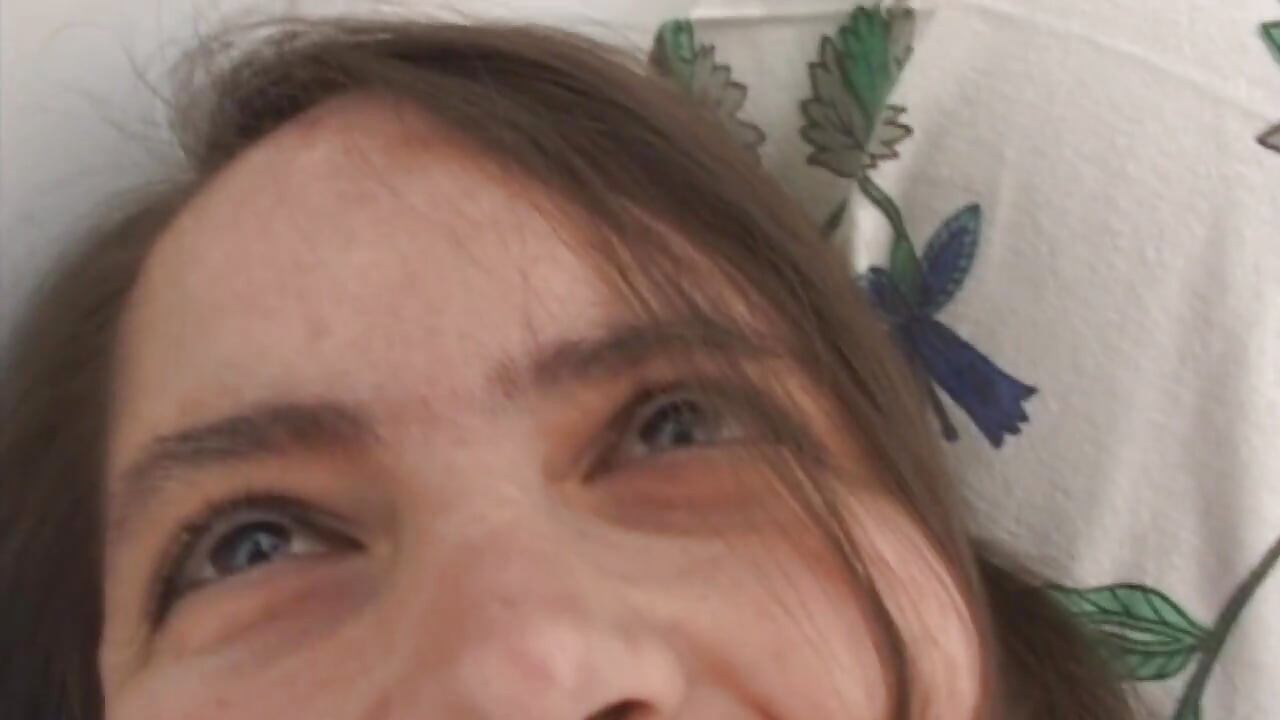 Amateur brunette gives a blowjob and gets creamed on the face
