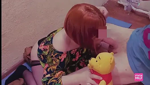 Naive Mama Schmeckt Stiefsöhne Im Hinterzimmer