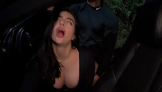 Saya memesan Uber ke gym, tetapi pengemudi ingin melatih saya terlebih dahulu