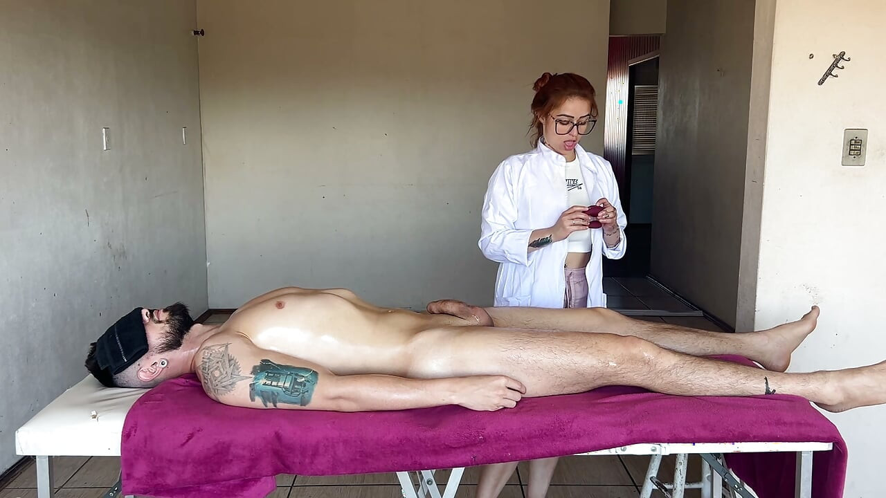 Massage Turned Into a Blowjob - She Came Sucking the Client with a Vibrator