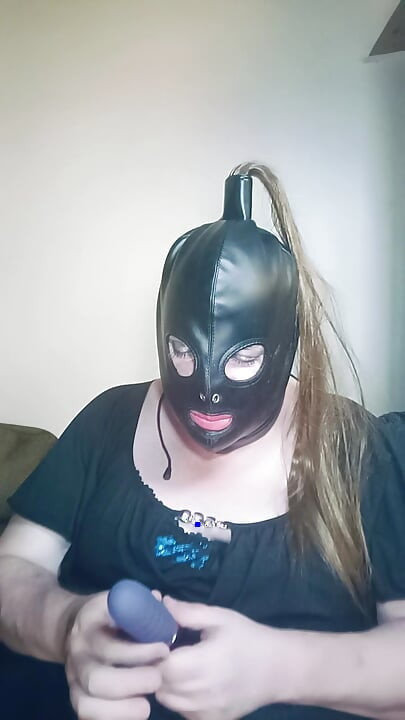 Stephanie-Nicole tries her hands as a sex toy reviewer