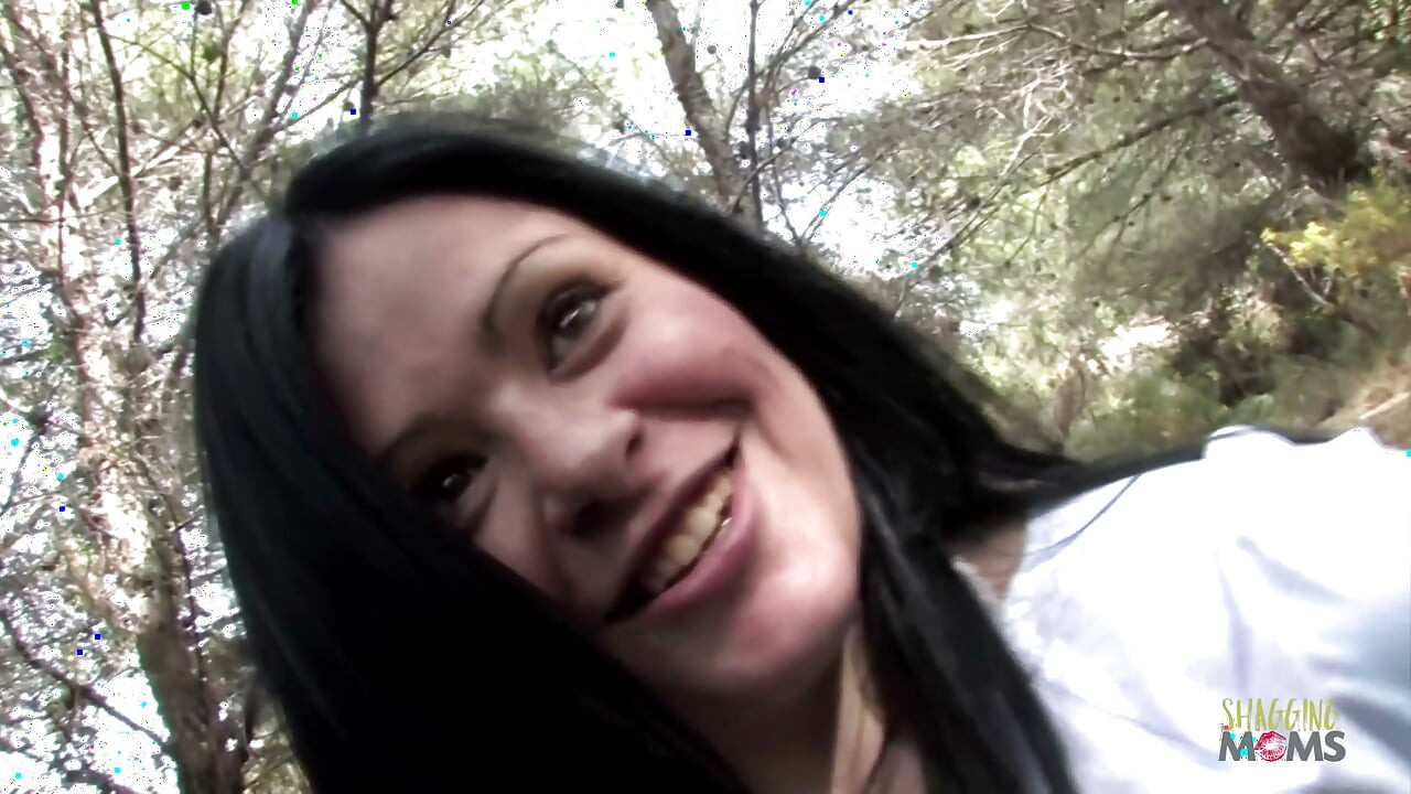 Took a sex toy to give her double penetration play and left a creampie too