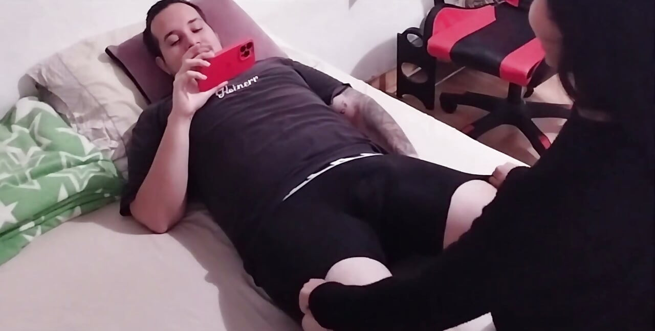 Hvilken deilig blowjob naboens kone på andre siden av gaten gir meg