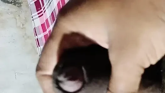 Üvey kız kardeşim beni🍆 yumruklarken gördü ve sonra karaya çıktı.