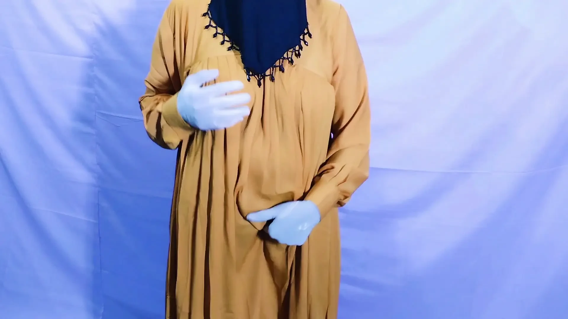 Indian Muslim Hijabi Beautiful Wife Satisfying Her Sexual Hunger With Her Hands – Clear Hindi