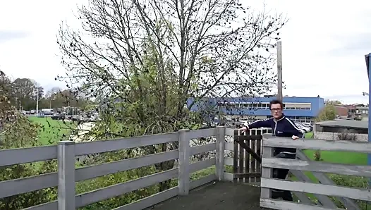 Возбужденная немецкая милфа хочет трахаться!