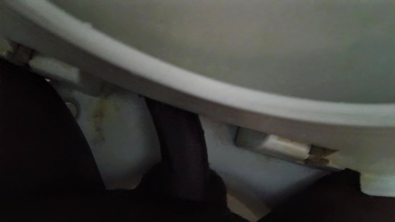 Student u kupaonici hostela jebe se u kupaonici