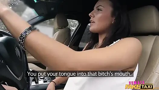 Female Fake Taxi - неверный муженек лижет киску в такси