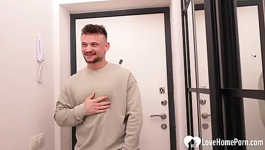 Die putzsession wurde zu einem hardcore-sex