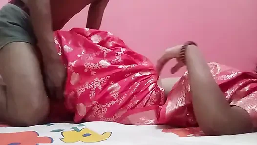 ATEŞLI GÜZEL DESI EV HANıMı KOCASı ARKADAŞı TARAFıNDAN ÖNDEN SIKILIYOR (HINTÇE SES KAYDı)