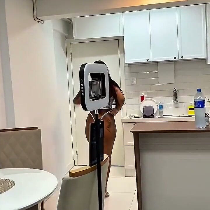 İyi yaptım, sıcak arkadaşımın hayranları beni canlı izlemek istedi, ne güzel iş...