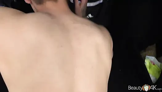 Seks hot di bawah sinar matahari