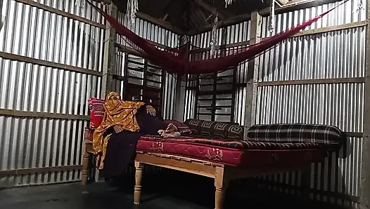 Tetangga tiri dengan desa di rumah