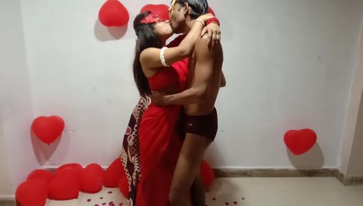 Amorosa pareja india celebrando el día de San Valentín con increíble sexo caliente