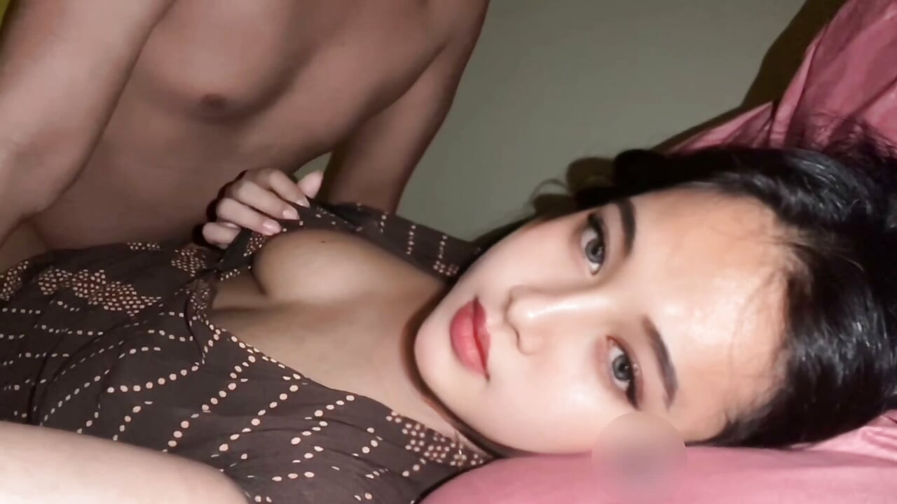 Ang tag-ulan ang pinakamainam na panahon para kantutin ang asawa ng kapitbahay.