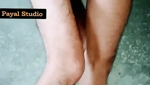 Ngentot berdiri sama istri sange india sampai crot di dalam