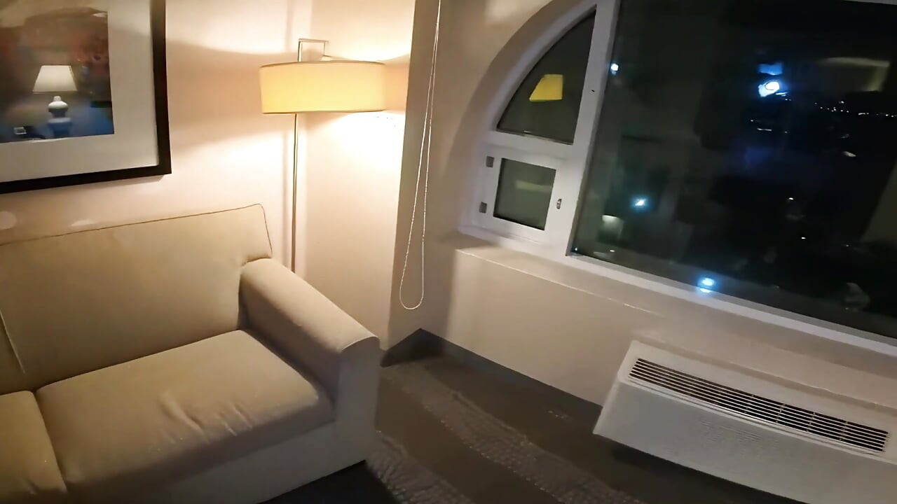 Przegrywałem w slotach, więc zaprosiłem zwycięzcę, aby przeleciał mnie w moim apartamencie