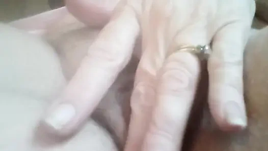 5 menit milf panas menjadi nakal. Aku lagi asik masturbasi dan nyepong kontol sampai toketku menganga lebar!