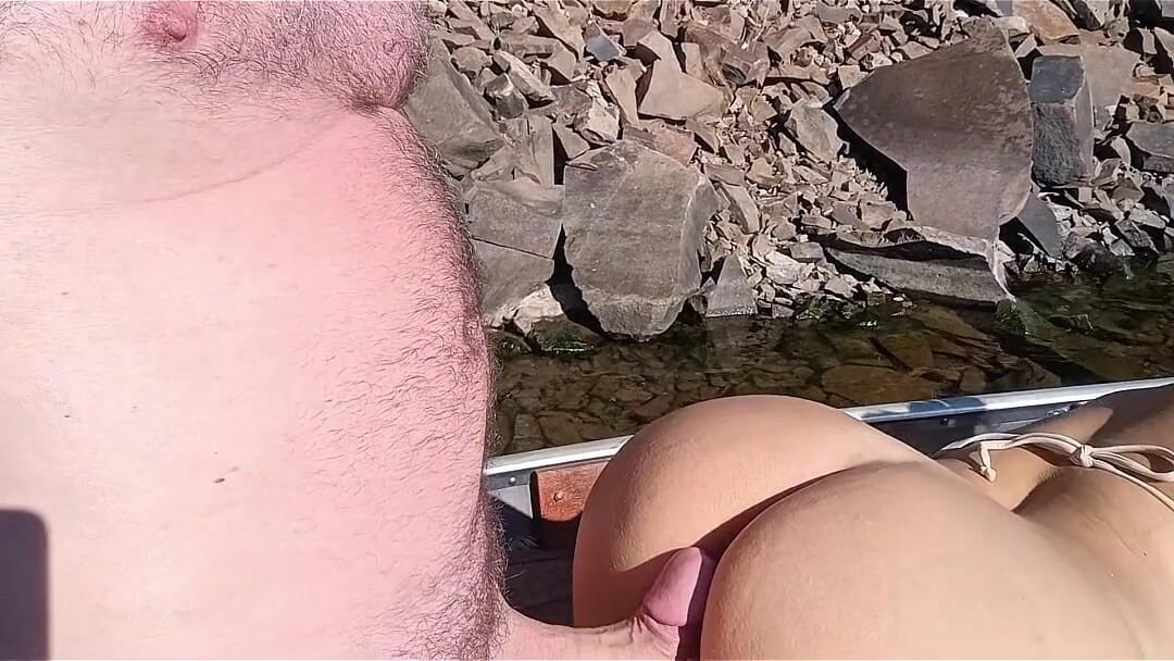 ホットなブラジル系ラティーナのミューズがボートの上で熱いセックスを