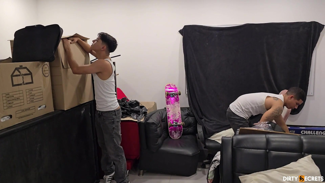 Lil timy和leo wild帮我搬家，最后我们玩了一次的热辣3P