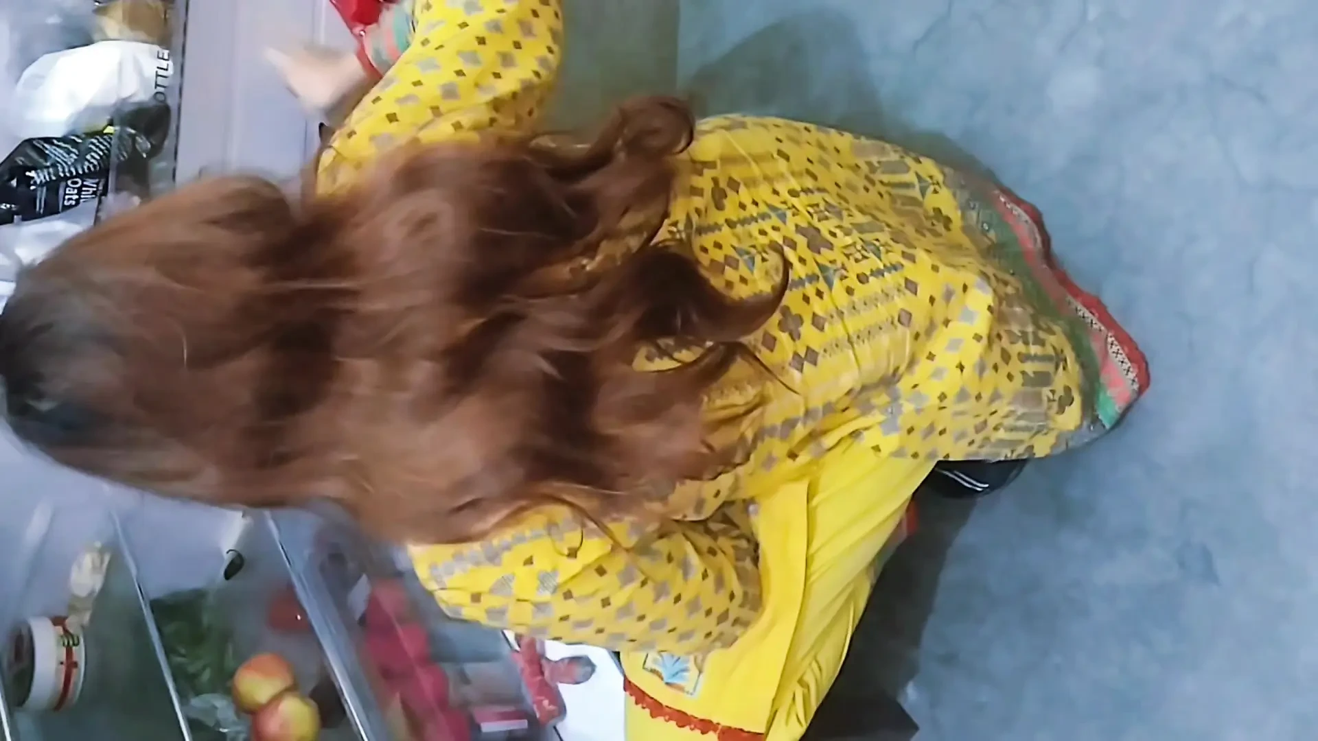 Pakistani beautiful bhabi Clean Fridge in winter