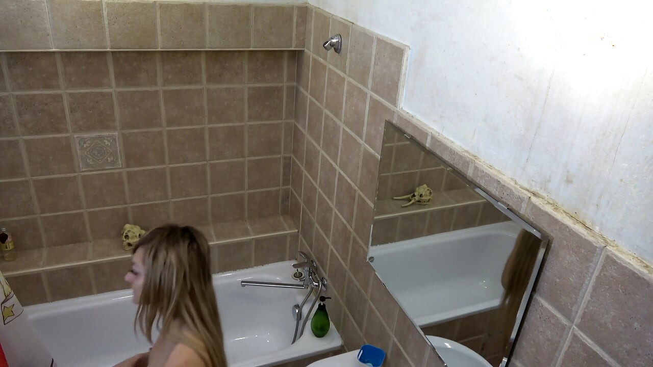 Amateur Shower Can't Get Hotter Than When There's a Sexy Teen in It